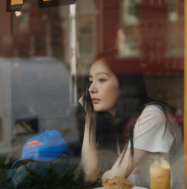 杨幂老爸是个宝藏中年人（杨幂爸爸生活悠闲惬意）(1)