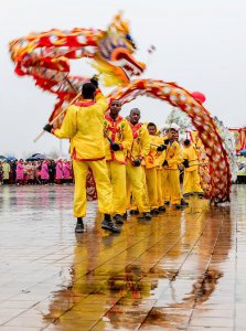 ​春节舞龙的意义（春节为什么要舞龙的寓意）