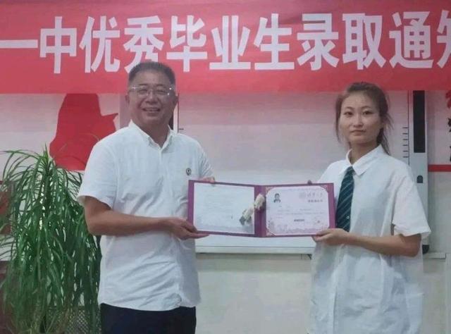 湖北武汉女学霸高考成绩725分（安徽女学霸田奕）(1)