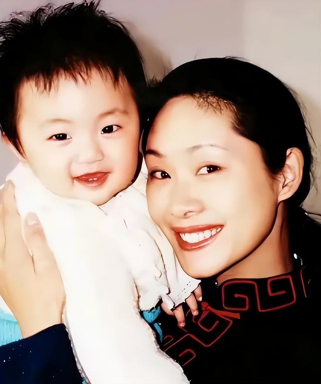 于文华和二婚丈夫同台（婚变风波另有隐情）(30)