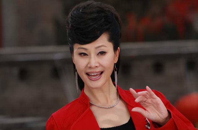 于文华和二婚丈夫同台（婚变风波另有隐情）(25)