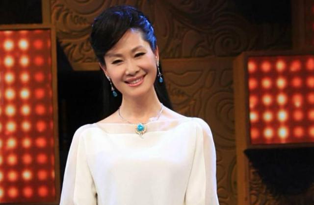 于文华和二婚丈夫同台（婚变风波另有隐情）(2)