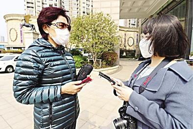 奋战在一线的女记者（逆行而上的女记者）(7)