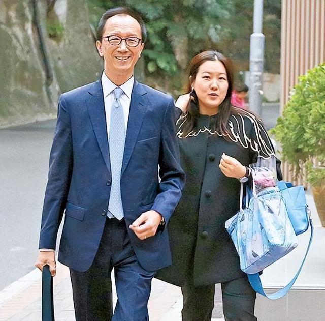 嫁给最年轻富豪的女人（贫民女孩嫁大29岁的亿万富豪）(10)