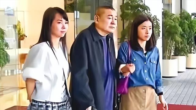 嫁给最年轻富豪的女人（贫民女孩嫁大29岁的亿万富豪）(27)