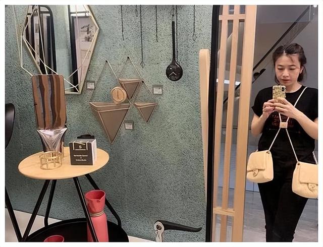 嫁给最年轻富豪的女人（贫民女孩嫁大29岁的亿万富豪）(19)