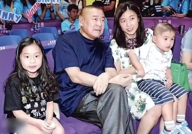 嫁给最年轻富豪的女人（贫民女孩嫁大29岁的亿万富豪）(30)