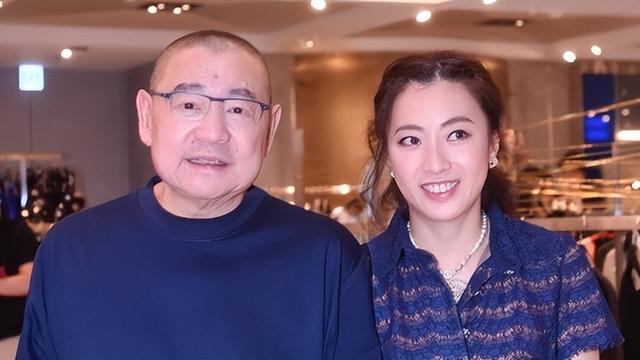嫁给最年轻富豪的女人（贫民女孩嫁大29岁的亿万富豪）(43)
