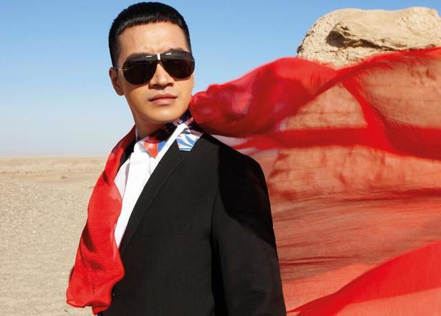 于正何晟铭什么关系（凭琉璃翻红因令狐冲）(2)