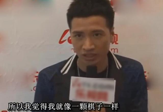 于正何晟铭什么关系（凭琉璃翻红因令狐冲）(9)