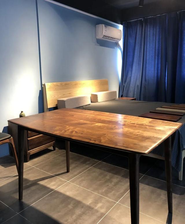 极简轻奢黑胡桃木实木家具（共生形态越朴素越高级极简黑胡桃木定制家具）(30)