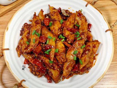 ​鸡翅尖简单又好吃的做法（鸡翅尖这样做太好吃了）