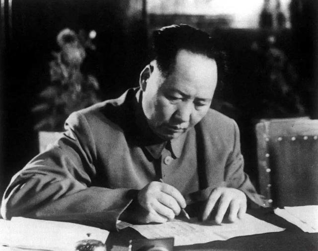 李叔同的书法与启功哪个顶级（20世纪十大杰出书法家为何没有他）(18)