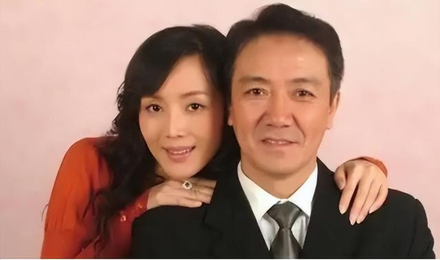 李幼斌怎么和前妻离婚（把所有爱都给了二婚妻子和继子）(11)