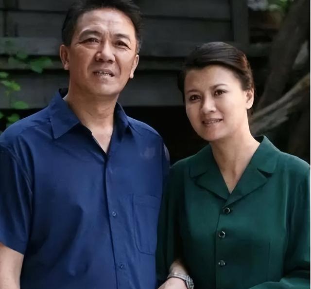 李幼斌怎么和前妻离婚（把所有爱都给了二婚妻子和继子）(21)