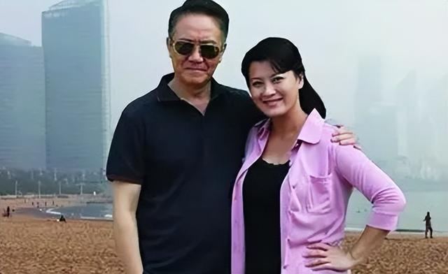 李幼斌怎么和前妻离婚（把所有爱都给了二婚妻子和继子）(31)