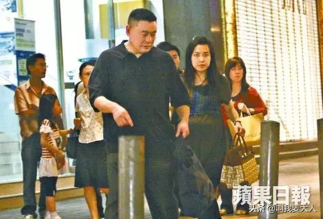 邓文迪人生简介（从贫民窟到身价400亿）(12)
