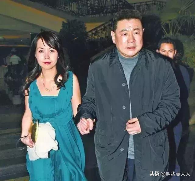 邓文迪人生简介（从贫民窟到身价400亿）(19)