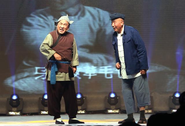 常香玉朝阳沟戏曲（人欢马叫进北京 常香玉和任宏恩联袂主演）(5)