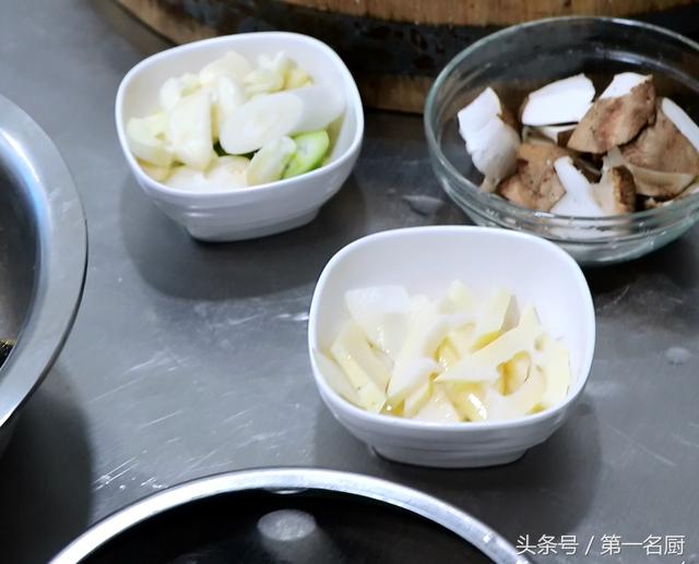 红烧鲤鱼的最正宗做法（红烧鲤鱼的家常做法）(6)