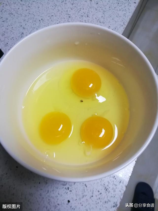 蛋炒饭要怎么做才好吃又有营养（试试这样的做法和配料诀窍）(5)