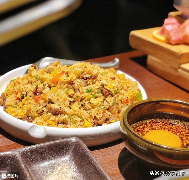 蛋炒饭要怎么做才好吃又有营养（试试这样的做法和配料诀窍）(2)