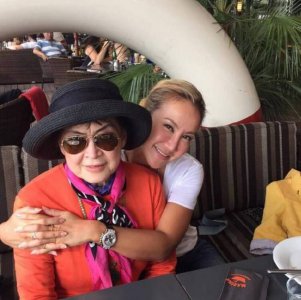 ​李玟母亲遵循习俗不到场送别女儿