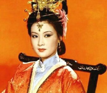 ​王熙凤的性格特点和事迹简短概括（从个性形成原因谈起）