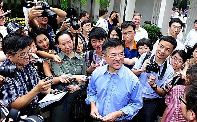 华裔骆家辉（卸任驻华大使的骆家辉疯狂捞金）(8)