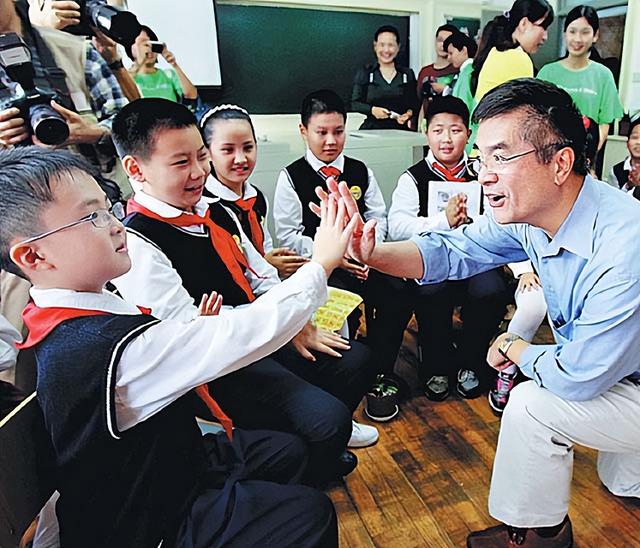 华裔骆家辉（卸任驻华大使的骆家辉疯狂捞金）(14)