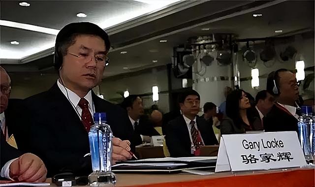 华裔骆家辉（卸任驻华大使的骆家辉疯狂捞金）(6)