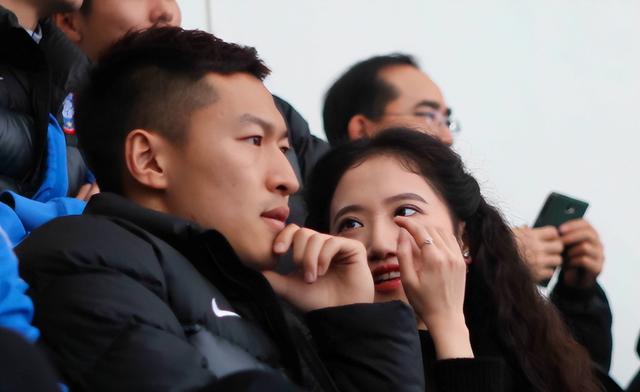 国足中十个最美艳的美女太太（国足太太团才是真惊艳）(36)