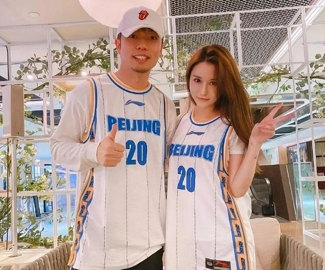 国足中十个最美艳的美女太太（国足太太团才是真惊艳）(24)