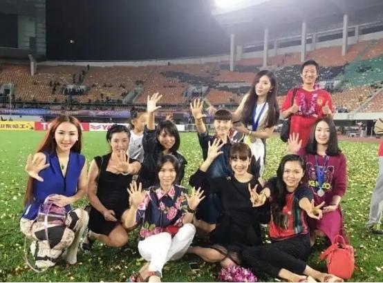 国足中十个最美艳的美女太太（国足太太团才是真惊艳）(3)