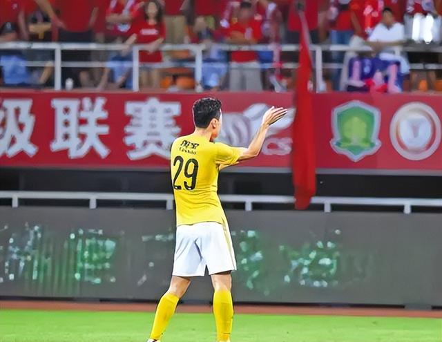 国足中十个最美艳的美女太太（国足太太团才是真惊艳）(11)