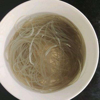 怎么做酸辣粉好吃又简单（大厨教你这么做家庭简单酸辣粉）(2)