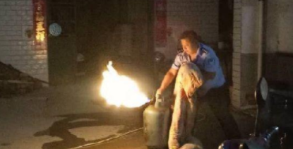 煤气罐先关火还是先关阀门,先关煤气灶还是先关煤气罐阀门正确做法?图2