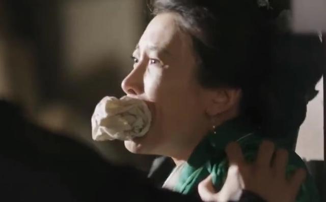 鞠婧祎与孙怡合照（同样是演被绑架）(9)