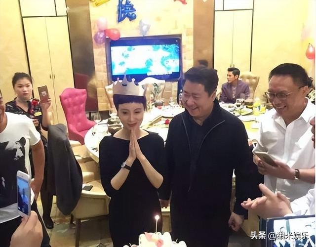金巧巧晒出全家福（不择手段金巧巧）(16)