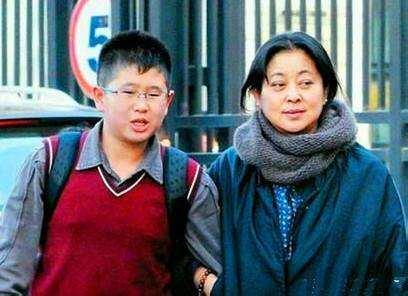 倪萍最近和儿子的状况（61岁的倪萍曾为儿子付出一切）(9)