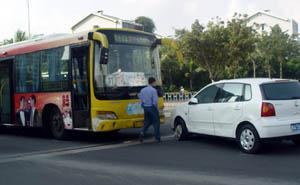 山东省青州市公交车撞击轿车,小车和公交车相撞,小车全责,公交车乘客受伤谁负责图5
