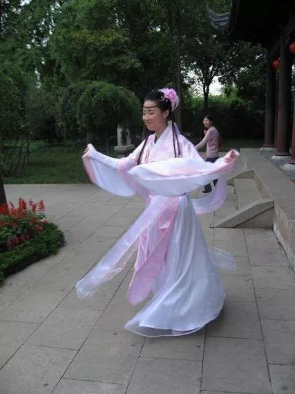 男人穿着和服进武大赏樱（武大穿和服赏樱事件反转）(19)