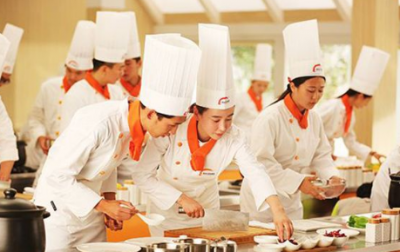 ​厨师领巾颜色等级,厨师衣领的红 蓝 黄 色彩分别代表着什么意思