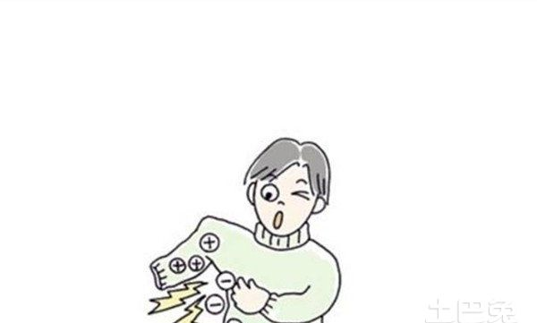 冬天穿衣服有静电怎样消除,冬天什么衣服容易产生静电图1