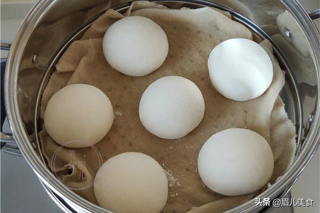 酵母发面馒头怎么发才蓬松（如何快速把面发满盆）(12)