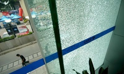 为什么冬季早起车玻璃总结霜花