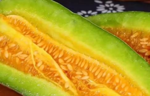 羊角蜜甜瓜怎么吃，羊角蜜瓜怎么煮？图2