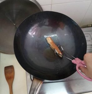 ​炒锅如何自制把手,炒锅把手松动,怎么加固