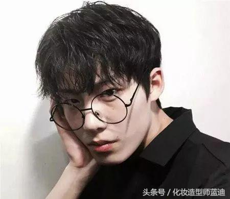 好看的短发男士学生发型（冬季高中男生留什么短发发型帅气时髦）(2)