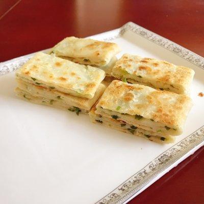 葱油饼自己怎么做酥脆松软有层次（超经典的简单几步做出美味葱花油饼在家也能做）(10)